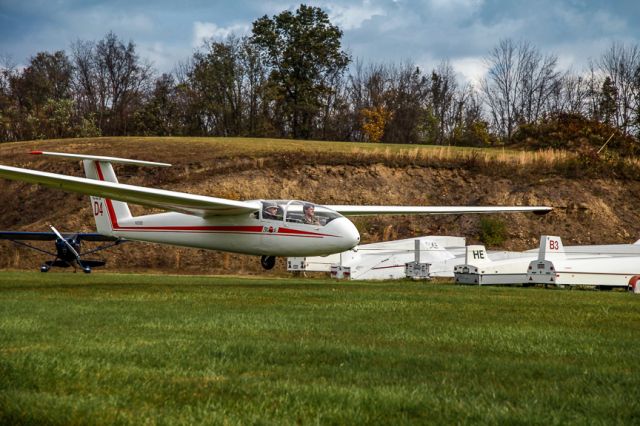 Unknown/Generic Glider (N916B) - On Tow!