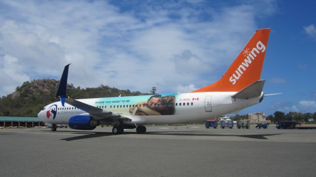 Boeing 737-700 (C-GKVL)