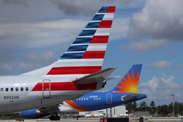 Boeing 737-800 (N902AN)