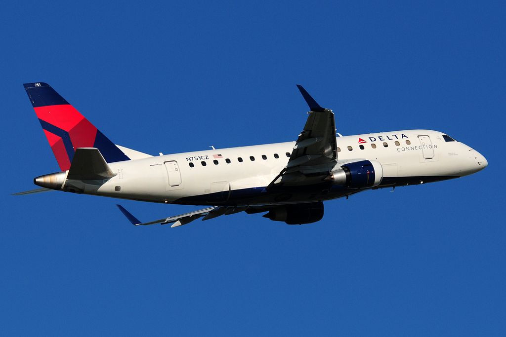 Embraer 170/175 (N751CZ) - Compass headed south to ATL