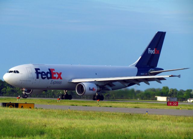 Airbus A300F4-600 (N682FE)