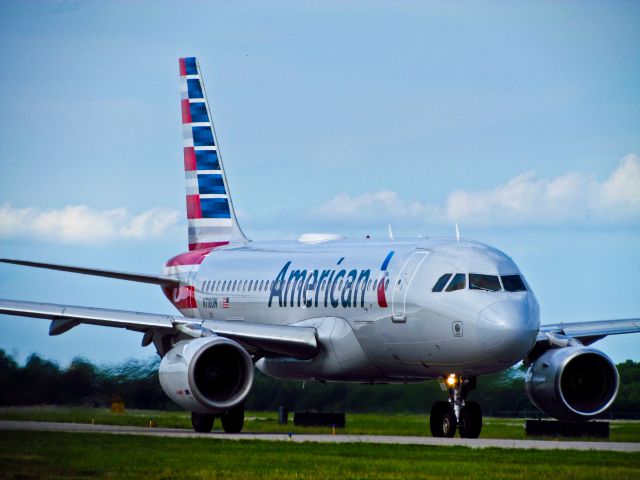 Airbus A319 (N710UW)