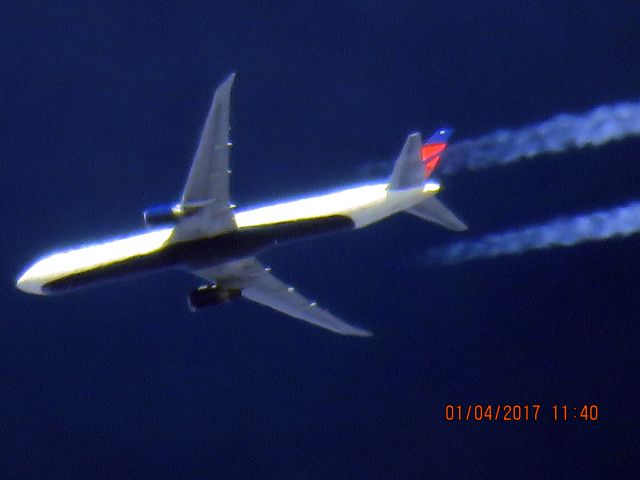 BOEING 767-400 (N837MH)