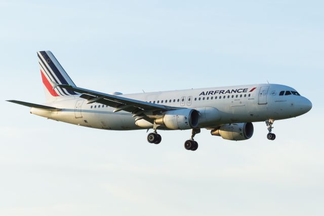 Airbus A320 (F-HEPB) - WAW SPOTTING