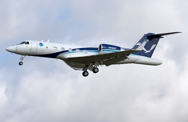 Gulfstream Aerospace Gulfstream IV (N49RF) - On final at Ellington Field RWY 17R.