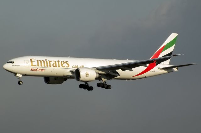 Boeing 777-200 (A6-EFM)