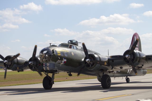 Boeing B-17 Flying Fortress (N7227C)