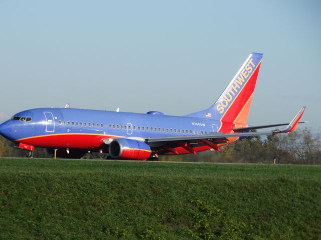 Boeing 737-700 (N764SW)