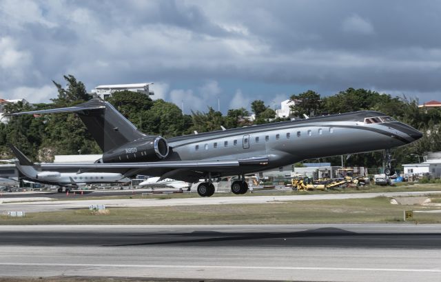 Bombardier Global Express (N85D)