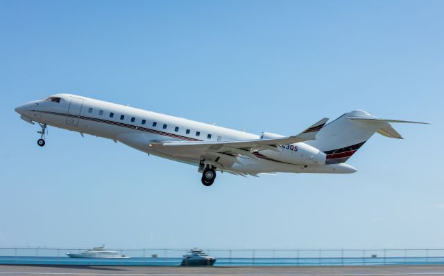 Bombardier Global Express (N143QS)