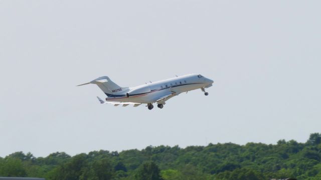 Bombardier Challenger 300 (N627EE)