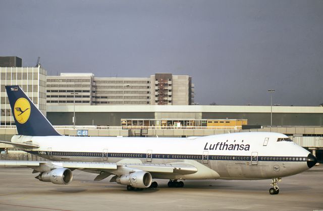 BOEING 747-8 (D-ABYA) - LUFTHANSA - BOEING 747-830 - REG D-ABYA (CN 37827) - FRANKFURT AM MAIN (RHEIN-MAIN AB) GERMANY - EDDF (23/12/1974)