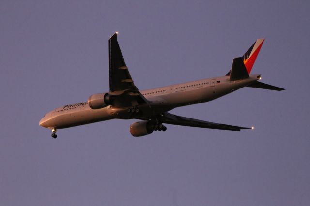 BOEING 777-300ER (RP-C7775)