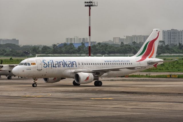 Airbus A320 (4R-ABM) - 28th August, 2024: Flight UL 189 from Colombo's Bandaranaike International Airport taxiing to the gate through Charlie at Dhaka's Zia International Airport. 
