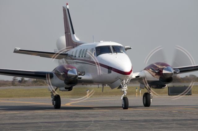 Beechcraft King Air 90 (N727MT)