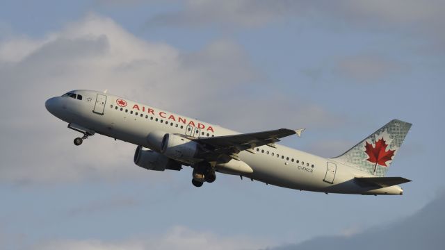 Airbus A320 (C-FKCR) - Departing LAX on 25R