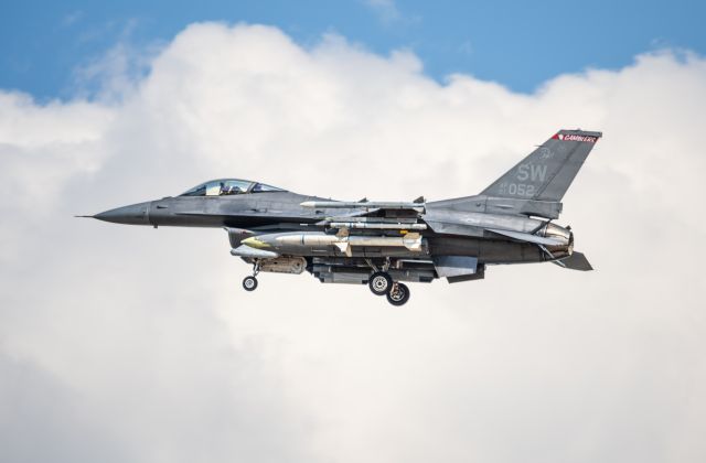Lockheed F-16 Fighting Falcon —