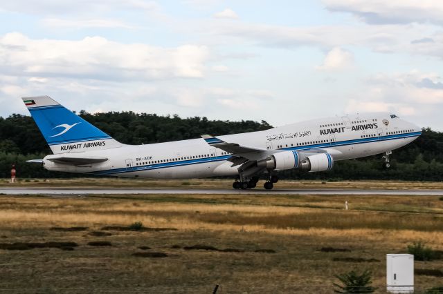 Boeing 747-200 (9K-ADE) - 9K-ADE Kuwait Airways Boeing 747-469(M) departing on Rwy18 to Geneva (GVA) @ Frankfurt - Rhein-Main International (FRA) / 15.07.2015