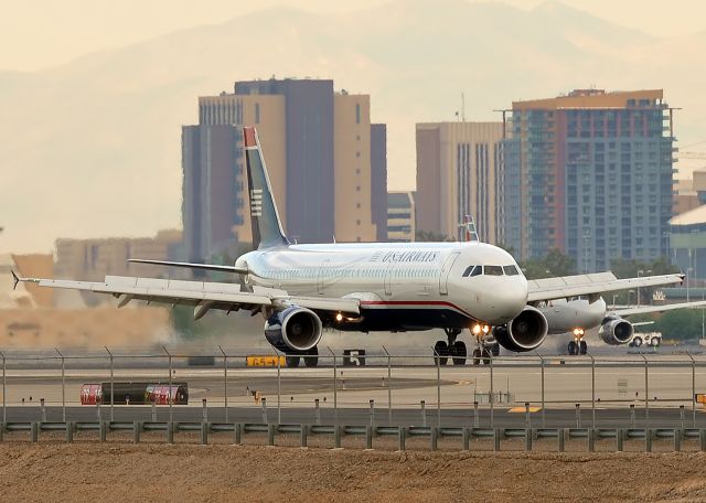 Airbus A321 (N152UW)