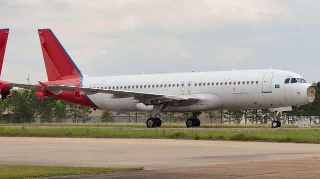 Airbus A320 (PT-MZW)