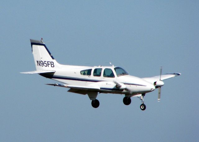 Beechcraft 55 Baron (N95FB) - Landing on 23 at Shreveport Regional.