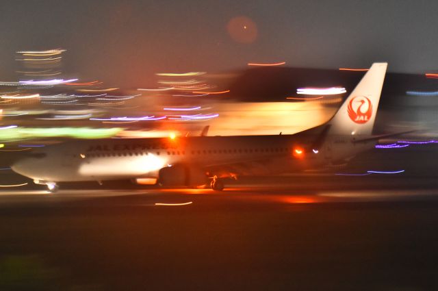 Boeing 737-800 (JA345J)