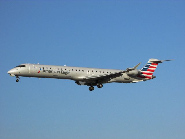 Canadair Regional Jet CRJ-900 (N945LR) - Landing RWY 30