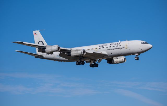 Boeing 707-300 (N707MQ)