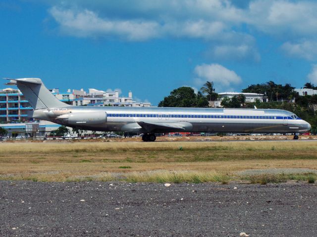 McDonnell Douglas MD-80 (P4-MDH)