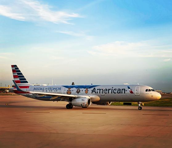 Airbus A321 (N167AN) - Thank you for your service! AA's Medal of Honor Livery on Flagship Valor