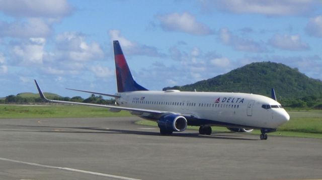 Boeing 737-800 (N377DE)