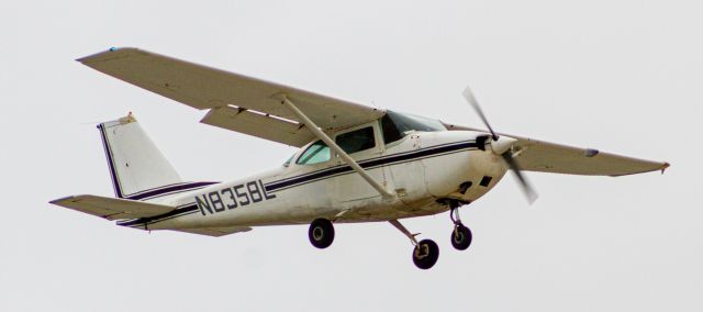 Cessna Skyhawk (N8358L)