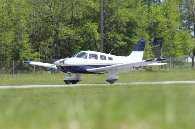 Piper Cherokee (N145LY)