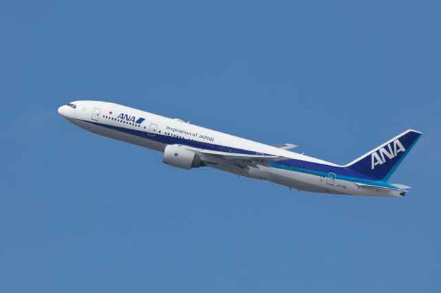 Boeing 777-200 (JA713A)