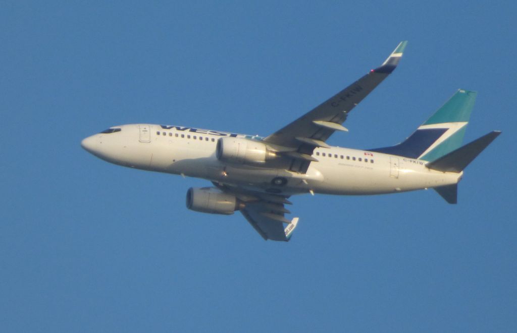 Boeing 737-700 (C-FKIW) - Shown here is a Westjet Boeing 737 a few minutes until it lands in the Autumn of 2017.