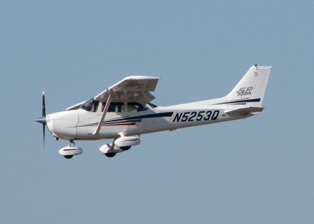 Cessna Skyhawk (N5253Q) - Flying the localizer on 14 at Shreveport Regional.