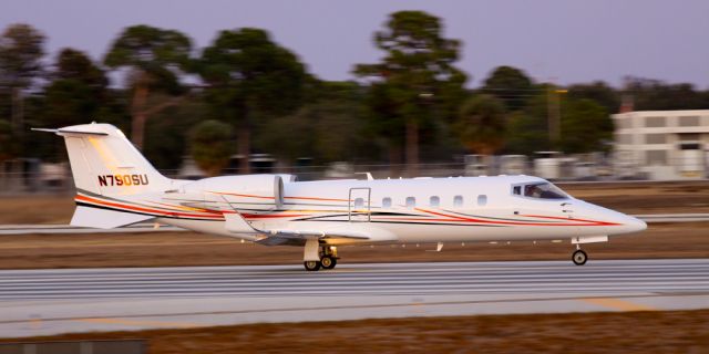 Learjet 60 (N790SU)