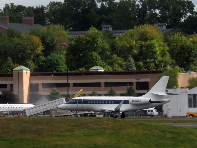 Dassault Falcon 7X (N606TJ) - Take off runway 34.