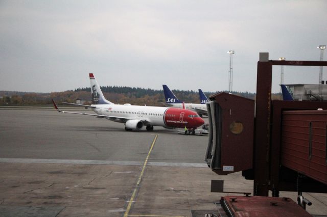 Boeing 737-800 (LN-DYP) - 10/22/16 pushback from T5, Arlanda