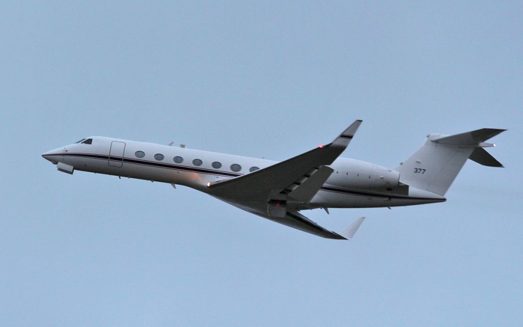 16-6377 — - vm101 usn c-37b 166377 dep shannon for andrews 25/12/16.