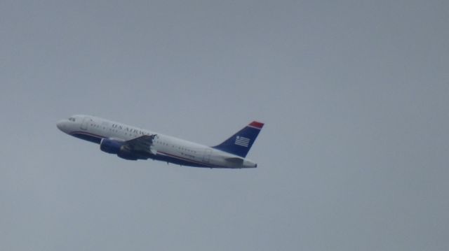 Airbus A319 (N770UW) - U.S. Airways 759 departing to DFW runway 26R.