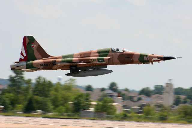 Northrop RF-5 Tigereye (76-1532) - An F-5 from VFC-111 Sundowners screams down runway 25 headed home to NAS Key West. Special thanks to the pilot Joel.