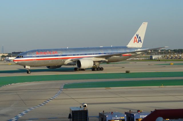 Boeing 777-200 (N754AN)