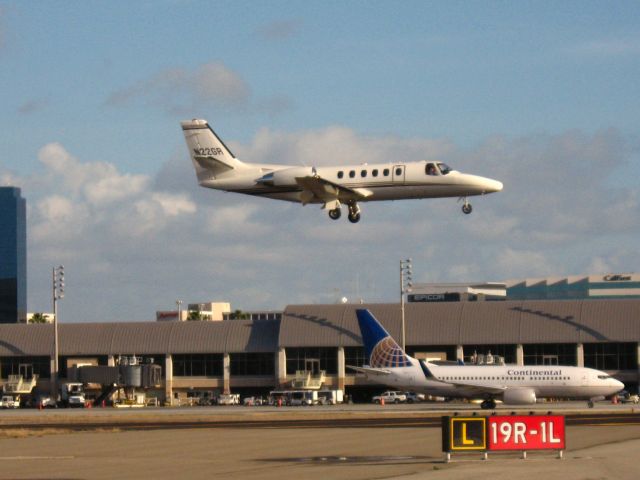 Cessna Citation II (N22GR) - Landing on RWY 19R