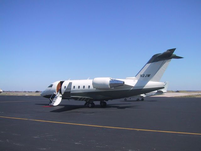 Canadair Challenger (N2JW)