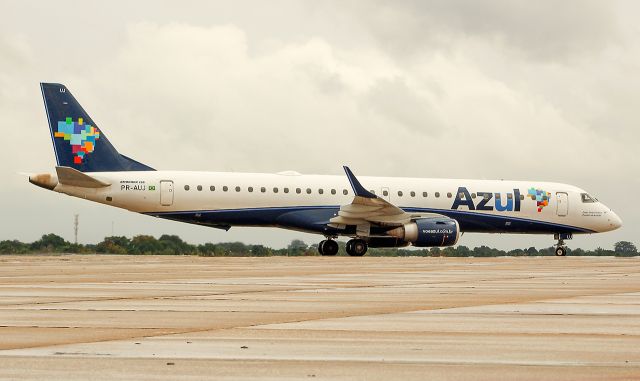 Embraer ERJ-190 (PR-AUJ)