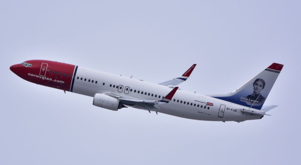 Boeing 737-800 (EI-FJS) - Norwegian 738 roaring out of JFK on the SKORR3 departure on a brisk cloudy day...