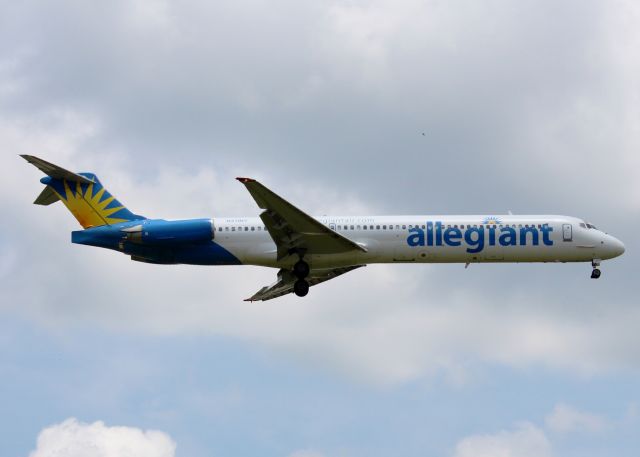 McDonnell Douglas MD-82 (N411NV) - At Shreveport Regional.