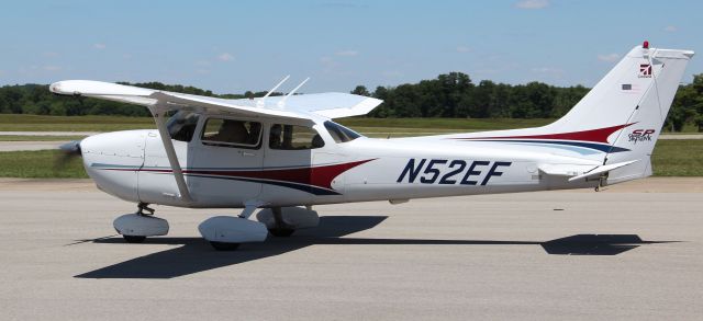 Cessna 152 (N52EF) - Taxiing out for departure... KR and JK from INDOT