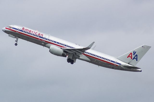 Boeing 757-200 (N679AN) - AAL1006 rocketing out of Bostons 15R off to Miami.